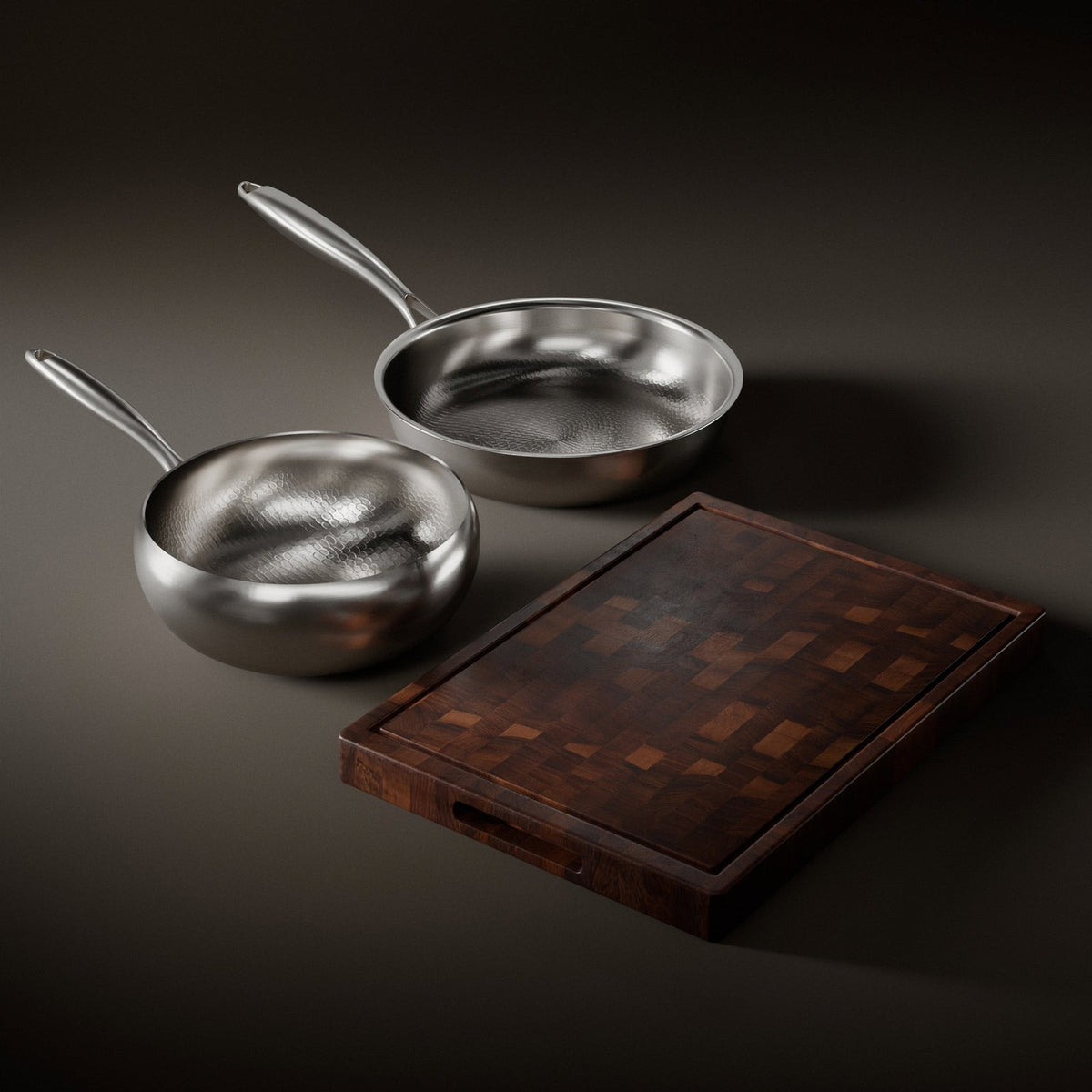 Gesmeed Titanium Pan & Sauté Set met Walnoot Snijplank en Keukengerei