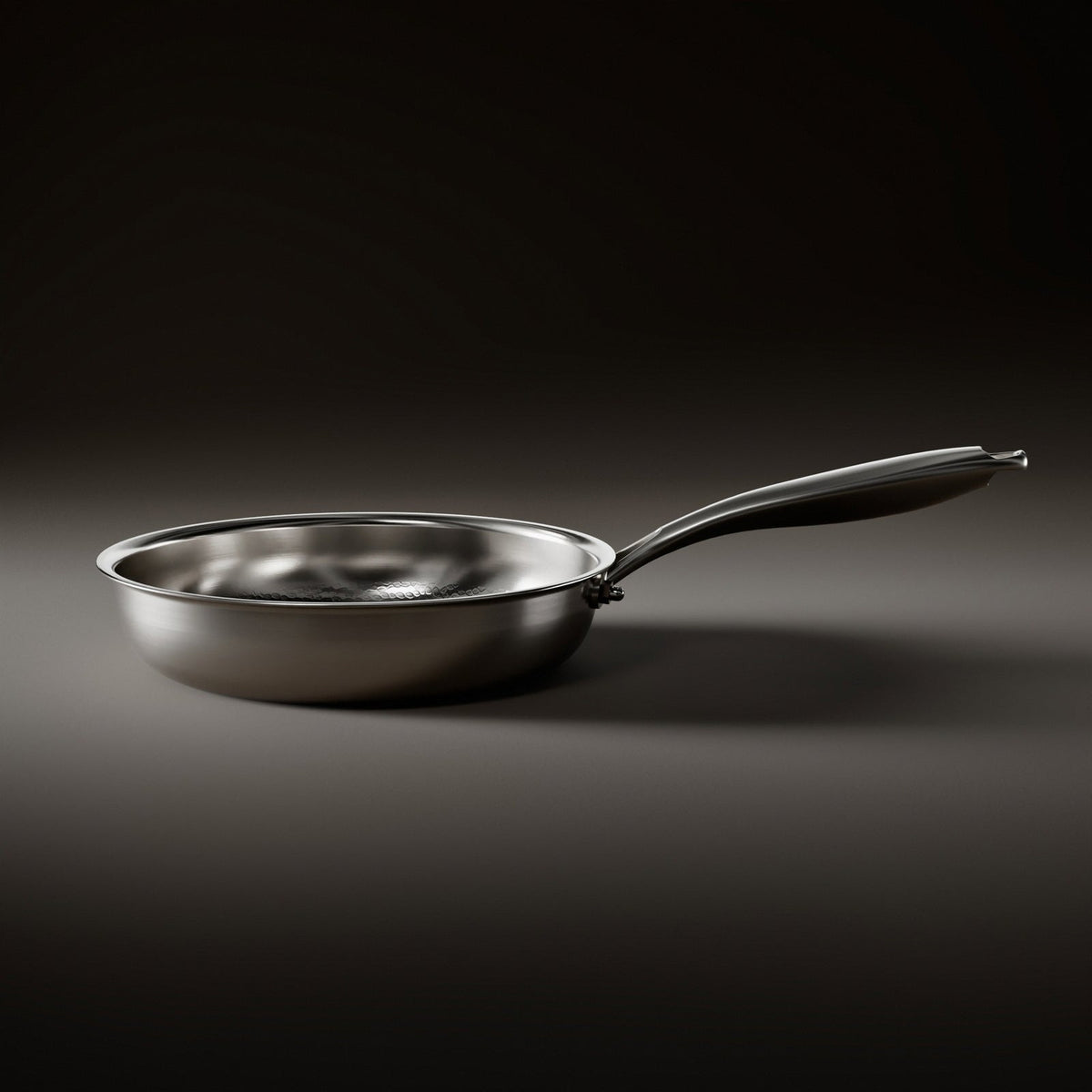 Gehamerde Titanium Pan